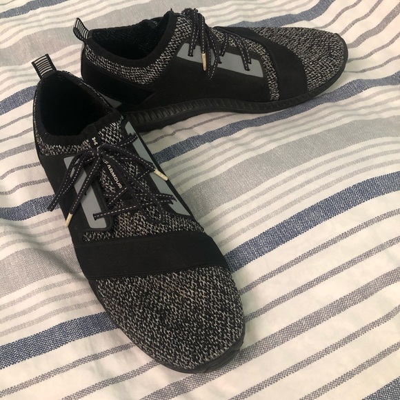 Under Armour Shoes - Picture 3 of 6